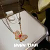 Colar com Pingente Borboleta Atraente Cor Dourada Antiga Pontos de Diamante Novo Estilo Chinês Chinoiserie Janela de Flores Pequeno Pote da Fortuna Colar Joia