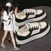 Venta Caliente de Primavera y Otoño Superficie de Cuero Zapatos Blancos Nuevos Versátiles para Mujer Estudiante Deportivos Zapatos de Tabla Suela Suave Zapatos para Mujer Casuales Simples