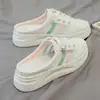 Nuevas Zapatillas Planas Casuales Versátiles de Exterior de Verano 2026 Punta Cerrada Blancas Zapatos de Medio Uso