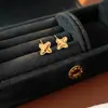 Pendientes Geométricos con Zirconia Incrustada de Aguja Plateada con Diamantes, Pendientes de Botón de Lujo Ligero con Temperamento de Gama Alta, Pendientes de Moda Populares con Sentido de Diseño y Nicho