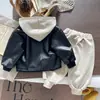 Conjunto de Otoño para Niños 2026 Nuevo Elegante Moderno Ropa Infantil Primavera y Otoño Cuero Manga Larga Conjunto de Tres Piezas