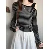 Camiseta Retro de Manga Larga Ajustada con Rayas Tejidas de Colores para Mujer, de Hombro Descubierto, Venta al por Mayor de Fabricante para Otoño e Invierno, con Diseño de un Solo Hombro