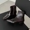 Botas femininas curtas de couro genuíno para comércio exterior transfronteiriço com bico quadrado, salto grosso, zíper lateral, fivela de cinto preta e marrom, botas de moda para outono e inverno para mulheres