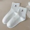 Calcetines de encaje hasta la mitad de la pantorrilla para mujer, otoño e invierno, estilo coreano de dibujos animados, versátiles, estilo universitario, algodón peinado, estampado de corazón, calcetines dulces para estudiantes
