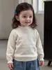 Abrigo de algodón de invierno para niña pequeña, estilo dulce para bebés en invierno, chaqueta suéter peluda bordada con corazón, ropa de invierno para niños