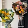 Papel Amarillo Papel de Regalo con Flor de Pensamiento de Siete Colores Estilo Tinta de Relieve Estéreo Verde Amoroso Ramo de Flores en Relieve Material de Envoltura Floral