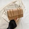 Bolso pequeño texturizado para mujer, novedad de 2024, popular, de color sólido, pequeño bolso cuadrado, sencillo, estilo occidental, bandolera de hombro.