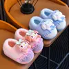 Pantuflas de algodón para niños para otoño e invierno, pantuflas antideslizantes de interior para niños y niñas, diseño de dibujos animados, adecuadas para bebés y niños pequeños