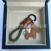 Dinero en el Caballo Cuero de Vaca Creativo Exquisito Casual Regalo de Pareja Bolso Lindo Colgante Llavero de Coche Llavero