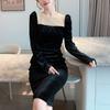 Estilo Celebrity Xiaoxiang Industria Pesada Perla Adelgazante Aspecto Cadera Terciopelo Otoño e Invierno Vestido por Encima de la Rodilla Falda Base 9375