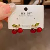 Pendientes Rojos de Cereza de Moda Estilo Coreano Dulces Versátiles con un Diseño Fresco Simple y de Lujo Ligero, Al por Mayor