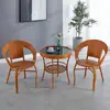 Conjunto de mesa e cadeiras para varanda externa, incluindo três cadeiras de vime, uma cadeira de jardim de vime e uma pequena mesa de centro externa - um conjunto completo para relaxar no jardim ou no pátio