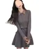 Conjunto Estilo Academia Xiaoxiang: Top Tricotado de Gola Polo Xadrez Slim Fit e Saia Curta Plissada, Elegante Conjunto de Duas Peças, Primavera 2026