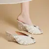 Sandalias de Cuña con Perlas para Mujer Verano Nuevo 2026 Sandalias de Tacón Alto para Uso en Exteriores con Falda Chanclas de Goma con Pedrería Boca de Pez
