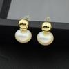 Aretes Franceses Simples Elegantes Dorados de Acero Bola Perla Curvos Aretes Cool Aguja de Plata Suave Aretes de Diseño Nicho