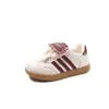 Nueva colección Primavera/Verano 2025: Zapatillas de entrenamiento de malla para niñas, estilo alemán, zapatos atléticos casuales y transpirables, zapatos suaves de suela para niños, estilo coreano, Forrest Gump