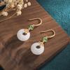 Pendientes de traje antiguo cheongsam de estilo chino, pendientes de hebilla de seguridad vintage de imitación de jade Hetian artesanales de oro antiguo para mujer
