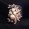 Nuevo broche de perlas de moda para mujer, hebilla de bufanda de diamantes de imitación, hebilla antiexposición, broche de ramillete de cristal, joyería en stock, venta al por mayor