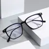 Óculos Quadrados de Negócios Estilo Japonês com Proteção Anti-Radiação Versáteis Sem Grau para Mulheres, Anti-Luz Azul, Adequados para Homens com Miopia, Podem Ser Personalizados com Lentes de Grau