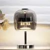 Lámpara de mesa decorativa Celebridad de Internet Dormitorio Estudio Lámpara de cristal Nórdico Simple Luz de noche de mesita de noche Lámpara personalizada para barra de bar