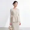 Nuevo Cardigan de Punto de Manga Larga, Cuello Redondo, Cintura Ajustada, Dobladillo Fruncido, Estilo Miyake Elegante, para Mujer, Colección Primavera/Otoño 2026