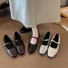 Sapatos femininos pretos 2026 novo modelo para primavera e outono, sapatos baixos de couro plano, sapatos Mary Jane femininos franceses para combinar com saias