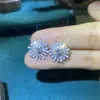 Aretes de botón de plata S925 con incrustaciones de diamante color D en forma de margarita, electrochapado en oro grueso de 18K, pueden pasar la detección con bolígrafo detector de diamantes