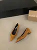 Primeiro Encontro Jifa Retro Francês Comute Bico Fino Salto Bloco Sapatos de Salto Único Feminino 2026 Novo Estilo com Saias Renda Sapatos da Vovó Wanwan
