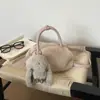 Bolsa de Mão de Pelúcia de Cor Sólida de Alto Valor Nova Chegada Outono 2026 Bolsa de Ombro Único Moda Fofa para o Dia a Dia Bolsa Transversal Tendência