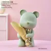 Arranjo de Flores de Aniversário Desenho Animado Feito à Mão, Decoração de Sala de Estar, Urso Violento Sentado de Alta Qualidade Totalmente Feito à Mão, Decoração Criativa de Formatura