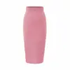 Conjunto de top de tricô ombro a ombro e saia puramente atraente e sexy com um design único apresentando um recorte e uma silhueta ajustada