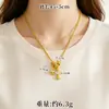 Cadena de clavícula vietnamita de lujo ligero chapada en oro con una cruz de iris y un trébol de cuatro hojas colgante, una pieza de joyería de color dorado, microincrustada, que no se decolora fácilmente