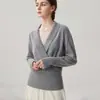 Suéter de cashmere com gola cruzada, nova coleção outono/inverno 2026, peça básica feminina de cor sólida, doce e estilosa, suéter de tricô que afina e aquece