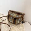 Bolsa xadrez estilo coreano bolsa feminina outono e inverno 2024 nova textura de moda estilo ocidental bolsa de sela xadrez feminina