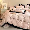 Juego de ropa de cama de cuatro piezas engrosado de terciopelo de leche con bordado y encaje, estilo princesa francesa con encanto juvenil, incluye funda de edredón, sábana plana y sábana bajera.