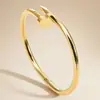 Pulsera geométrica abierta para mujer estilo europeo y americano transfronterizo chapada en oro de 18 quilates con nácar, brazalete de concha no descolorible