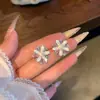 Pendientes de Flor de Diamante Brillante Exquisitos de Lujo Ligero para Primavera y Verano para Mujer, Pendientes de Gama Alta Impresionantes con Diseño de Nicho Único y Hermosos Accesorios para Orejas