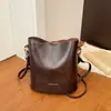 Bolso bandolera retro estilo Hong Kong 2026 nuevo bolso de hombro de moda bolso cubo texturizado bolso bandolera simple para mujer de uso diario