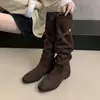 Botas Delgadas de Gamuza Color Caqui Botas de Caballero Apiladas para Mujer 2025 Nuevo Otoño/Invierno Adelgazantes de Tacón Alto Tacón Grueso Botas Largas