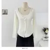 Top de punto suave de dos piezas estilo francés para mujer, nuevo modelo Otoño Temprano 2026, top tipo camisola de corte ajustado con bordes de volantes
