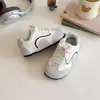 Zapatos Deportivos Transpirables para Niñas Estilo Nuevo Primavera 2026 Zapatos para Niños Pequeños Estilo Coreano Zapatos Casuales para Niños Zapatos Cómodos Forrest Gump para Niños
