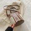 Bolsos Pequeños Versátiles de Estilo Coreano de Moda para Mujer, Nuevos Bolsos de Cubo Vintage de Hombro y Cruzados