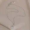 Cadena para Clavícula Elegante con Zirconia Bañada en Oro Real para Mujer Diseño de Nicho Sentido del Diseño Corazón de Melocotón Trébol de Cuatro Hojas de la Suerte Cadena de Cuello con Borla