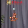 Cavalo de Madeira Arco-Íris Sino Acessório Chaveiro Pingente Yiming Xianyuan Cavalo do Zodíaco de Madeira Corrente de Celular Pingente de Bolsa Ornamento