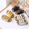 Sandalias Birkenstock para bebé niña, nuevo modelo verano 2026, zapatillas deportivas de playa para niño, zapatillas de playa de suela blanda para niño pequeño, modernas