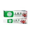 Esta fórmula herbal limpa profundamente o couro cabeludo e os folículos capilares, controla a produção de oleosidade e proporciona um cuidado suave e não irritante para aliviar a coceira e proteger os folículos capilares.
