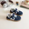 Tenis Versátiles de Moda para Niñas para Uso Diario al Aire Libre 2025 Verano Nuevo Estilo Estilo Velcro para Niños Zapatos para Correr Convenientes