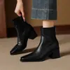 Botines de cuero genuino estilo británico, nuevos otoño e invierno, tacón grueso cuadrado negro, puntera cuadrada, cremallera trasera desgastada, botas Martin, botas para mujer transfronterizas