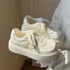 Tênis de Plataforma Espessa para Aumentar a Altura Estilo Coreano, Sapatos Femininos de Verão, Novo Modelo 2026, Tênis Brancos Estilo Alemão, Mocassins Versáteis
