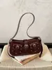 Bolso bandolera retro de moda para mujer, nuevo bolso de verano 2026 de nicho de alto valor con tachuelas y hebilla de cinturón, bolso de hombro